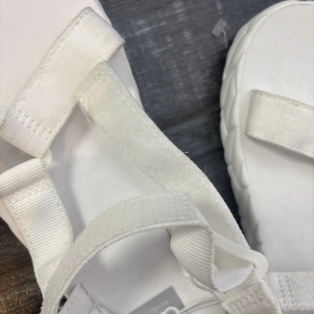 DV by Dolce Vita Girls Zaidy Sandals - White - Size 2 NWOT Vacation Beach